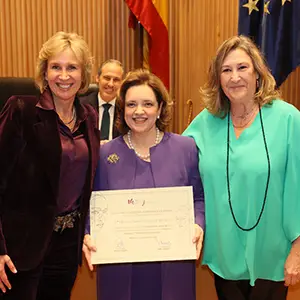 Magdalena Suárez recibe el Premio Liderazgo del Ilustre Colegio de la Abogacía de Madrid.